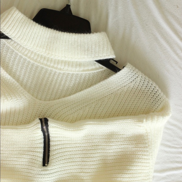White Sweater cut outs with zippers on the sleeves - Picture 4 of 4